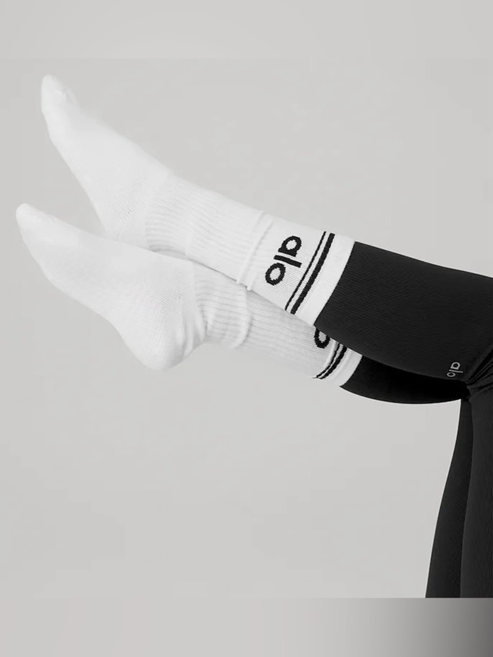 ❌ NWT ALO Yoga Throwback Sock Crew Length in White/Black, Size M/L